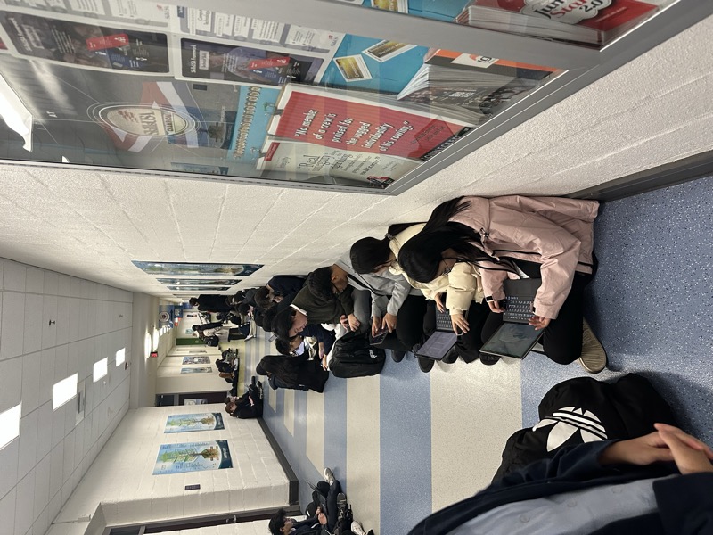 Students preparing between rounds at Harvard